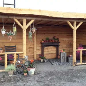 Flitsaanbieding Dennen ronde palen veranda Lelystad 600x300cm