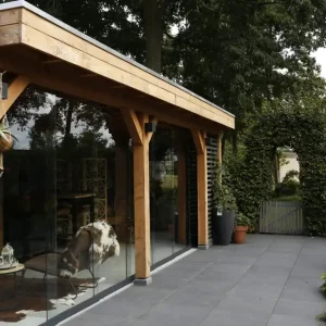 Douglas veranda Vierhouten met glazen schuifwanden 700x325cm Voordeelprijs