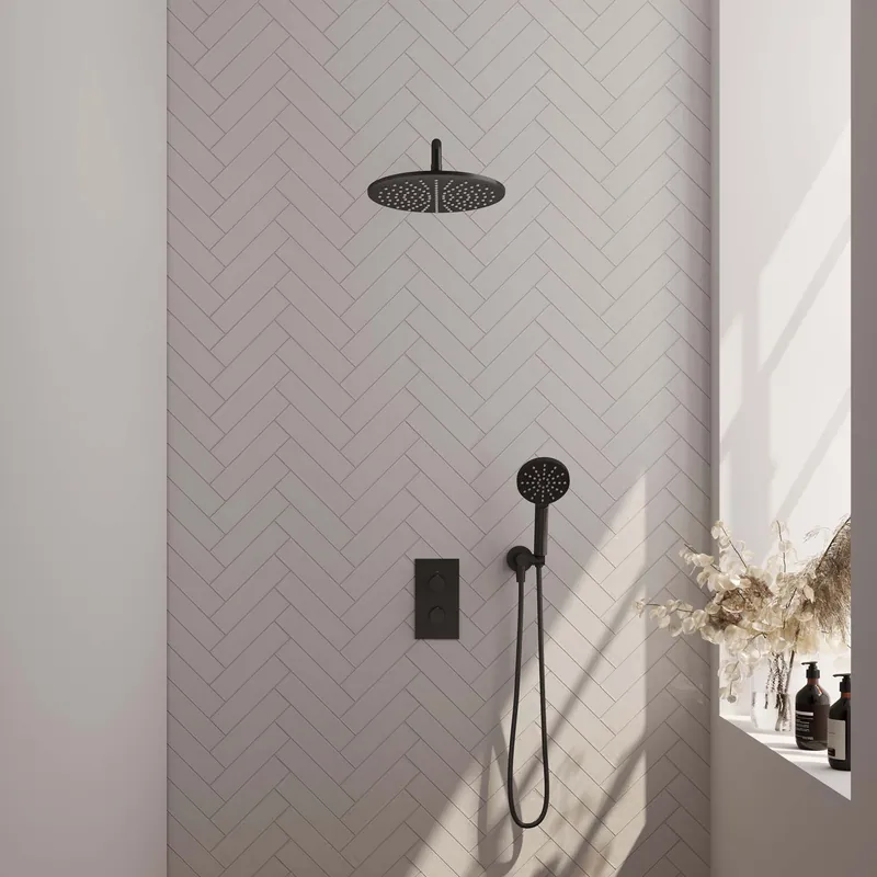 Brauer Black Carving Regendoucheset: Thermostatische Inbouwkraan met 3-Weg Omstel, Gebogen Wandarm, Douchekop 30cm, Wandhouder met Wateruitlaat, 3-Standen Handdouche & Doucheslang - Set 34 - Geribbeld Draaiknoppen - Mat Zwart Favoriet