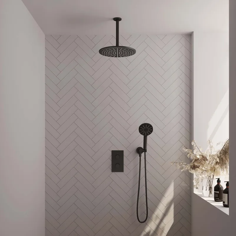 Brauer Black Carving Regendoucheset: Thermostatische Inbouwkraan met 3-Weg Omstel, Plafondarm, Douchekop 30cm, Wandhouder met Wateruitlaat, 3-Standen Handdouche & Doucheslang - Set 36 - Geribbeld Draaiknoppen - Mat Zwart Tijdelijk Beschikbaar