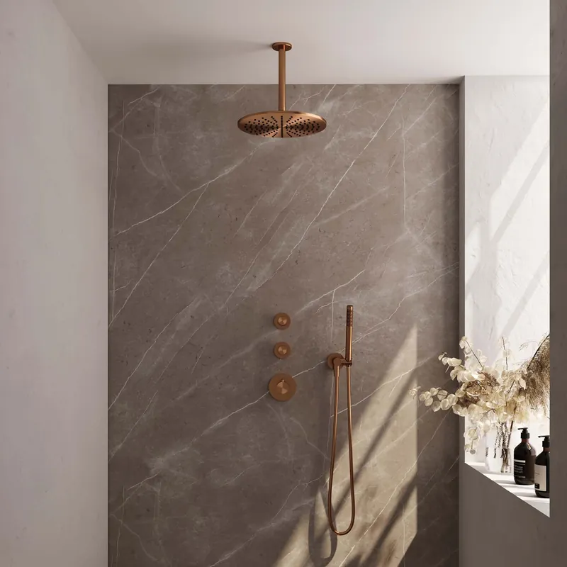 Exclusieve Aanbieding Brauer Copper Editon Regendoucheset: Thermostatische Inbouwkraan met Stopkranen, Plafondarm, Douchekop 30cm, Wandhouder met Wateruitlaat, Staafhanddouche & Doucheslang - Set 6 - Draaiknoppen - PVD - Geborsteld Koper