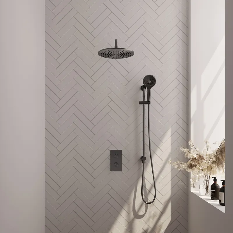 Uitverkoop Brauer Gunmetal Carving Regendoucheset: Thermostatische Inbouwkraan met 3-Weg Omstel, Gebogen Wandarm, Douchekop 30cm, Glijstang met Wateruitlaat, 3-Standen Handdouche & Doucheslang - Set 46 - Geribbeld Draaiknoppen - PVD - Geborsteld Gunmetal