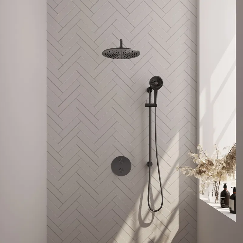 Laatste Kans Brauer Gunmetal Carving Regendoucheset: Thermostatische Inbouwkraan met 3-Weg Omstel, Gebogen Wandarm, Douchekop 30cm, Geintegreerde Glijstang, 3-Standen Handdouche & Doucheslang - Set 94 - Draaiknoppen - Geborsteld Gunmetal